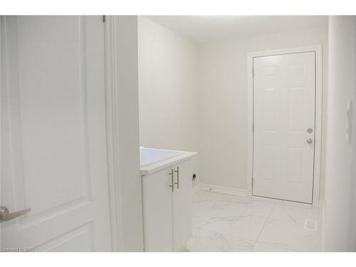 15 Huntsworth Avenue, Thorold, ON - Indoor Photo Showing Bathroom