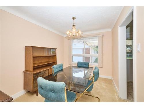 6972 Harriman Street, Niagara Falls, ON - Indoor Photo Showing Kitchen With Double Sink