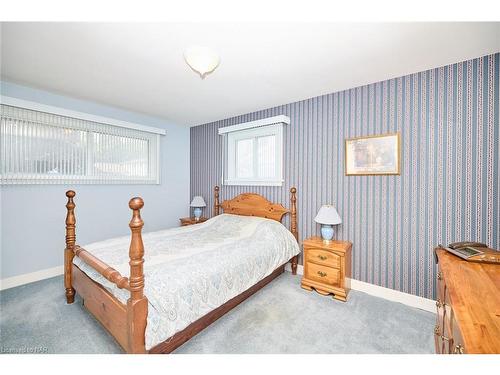 6972 Harriman Street, Niagara Falls, ON - Indoor Photo Showing Bedroom