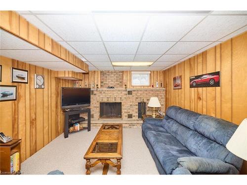 6972 Harriman Street, Niagara Falls, ON - Indoor Photo Showing Living Room