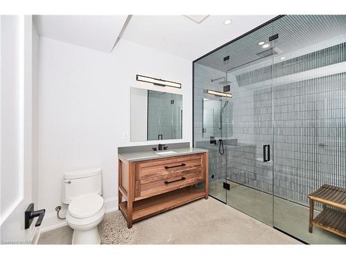29 Yates Street, St. Catharines, ON - Indoor Photo Showing Bathroom