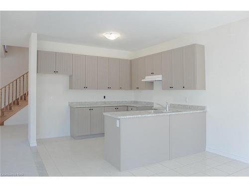 19 Huntsworth Avenue, Thorold, ON - Indoor Photo Showing Kitchen With Double Sink