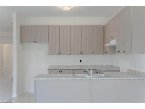 19 Huntsworth Avenue, Thorold, ON - Indoor Photo Showing Kitchen