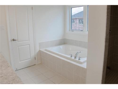 19 Huntsworth Avenue, Thorold, ON - Indoor Photo Showing Bathroom