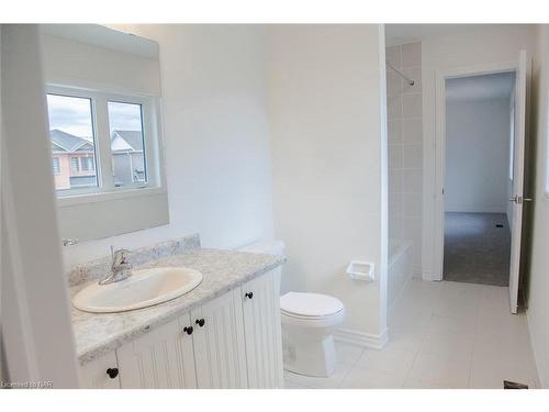 19 Huntsworth Avenue, Thorold, ON - Indoor Photo Showing Bathroom