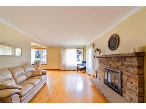 6732 Randy Drive, Niagara Falls, ON - Indoor Photo Showing Living Room With Fireplace