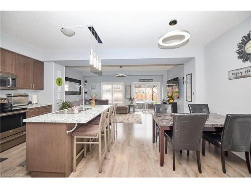 37 Sunset Way, Thorold, ON - Indoor Photo Showing Kitchen With Stainless Steel Kitchen With Double Sink With Upgraded Kitchen