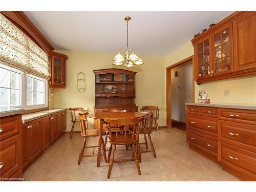 1339 Niagara Parkway, Fort Erie, ON - Indoor Photo Showing Dining Room