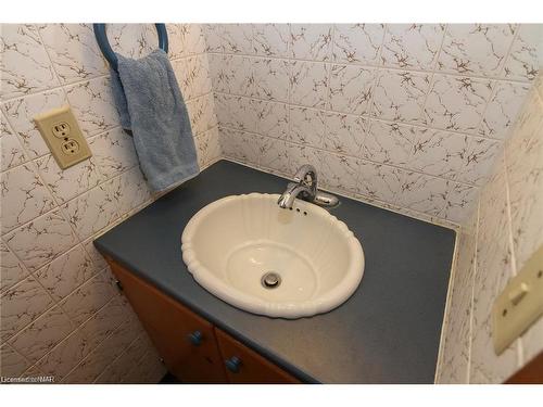 1339 Niagara Parkway, Fort Erie, ON - Indoor Photo Showing Bathroom