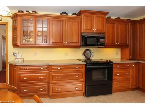 1339 Niagara Parkway, Fort Erie, ON - Indoor Photo Showing Kitchen