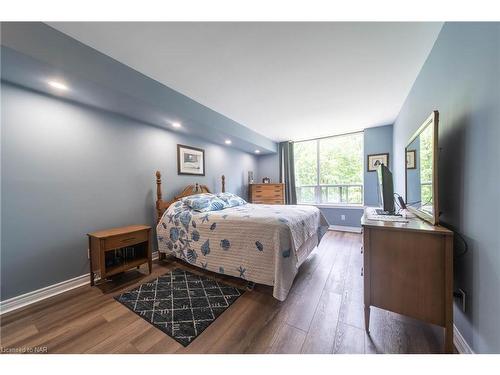 306-8111 Forest Glen Drive, Niagara Falls, ON - Indoor Photo Showing Bedroom