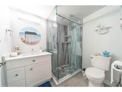 306-8111 Forest Glen Drive, Niagara Falls, ON - Indoor Photo Showing Bathroom