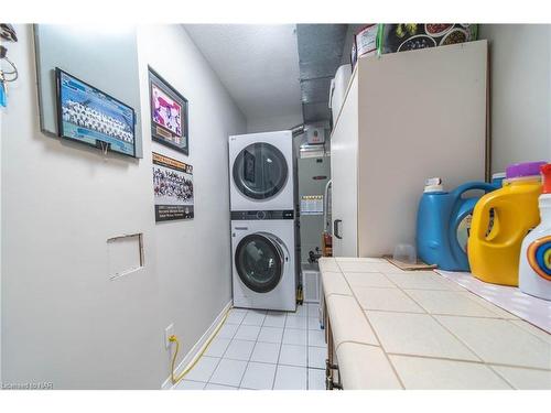 306-8111 Forest Glen Drive, Niagara Falls, ON - Indoor Photo Showing Laundry Room