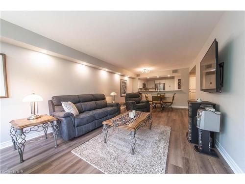 306-8111 Forest Glen Drive, Niagara Falls, ON - Indoor Photo Showing Living Room