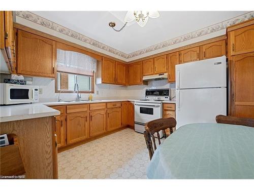 7853 Alfred Street, Niagara Falls, ON - Indoor Photo Showing Kitchen
