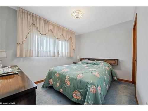 7853 Alfred Street, Niagara Falls, ON - Indoor Photo Showing Bedroom