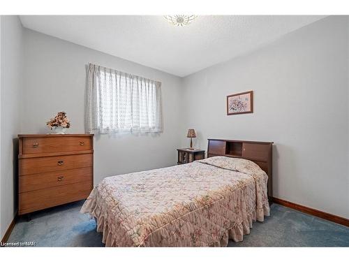 7853 Alfred Street, Niagara Falls, ON - Indoor Photo Showing Bedroom