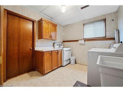 7853 Alfred Street, Niagara Falls, ON - Indoor Photo Showing Laundry Room