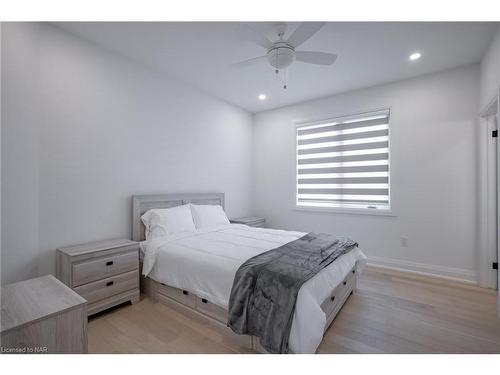 3709 Ryan Avenue, Fort Erie, ON - Indoor Photo Showing Bedroom