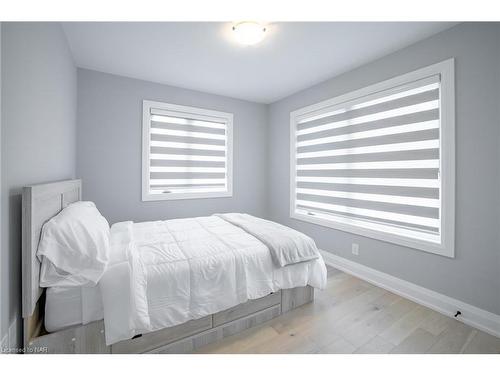 3709 Ryan Avenue, Fort Erie, ON - Indoor Photo Showing Bedroom