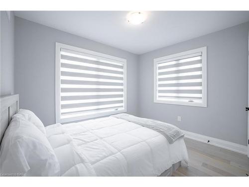 3709 Ryan Avenue, Fort Erie, ON - Indoor Photo Showing Bedroom