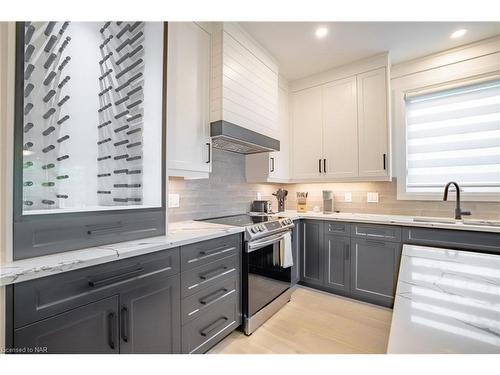 3709 Ryan Avenue, Fort Erie, ON - Indoor Photo Showing Kitchen With Upgraded Kitchen