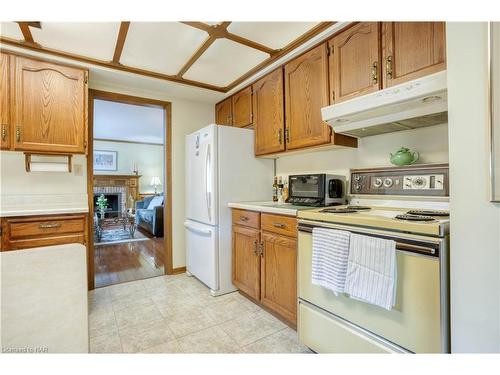 37 Cole Farm Boulevard, St. Catharines, ON - Indoor Photo Showing Kitchen