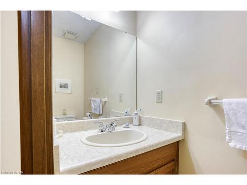 37 Cole Farm Boulevard, St. Catharines, ON - Indoor Photo Showing Bathroom