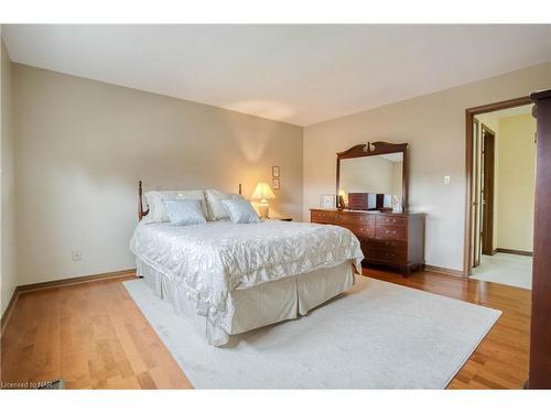 37 Cole Farm Boulevard, St. Catharines, ON - Indoor Photo Showing Bedroom