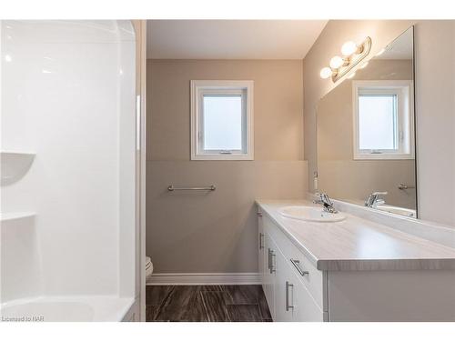 4 Ivy Crescent, Thorold, ON - Indoor Photo Showing Bathroom