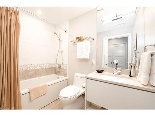 102-10 Dalhousie Avenue, St. Catharines, ON - Indoor Photo Showing Bathroom