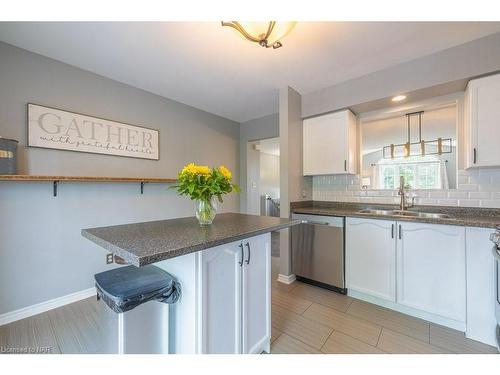 865 Concession Road, Fort Erie, ON - Indoor Photo Showing Kitchen With Double Sink