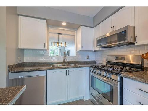 865 Concession Road, Fort Erie, ON - Indoor Photo Showing Kitchen With Double Sink