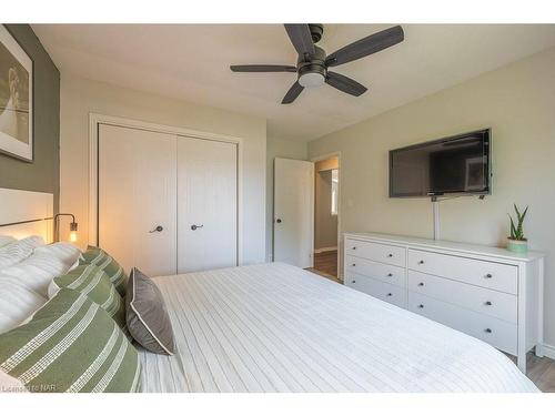 865 Concession Road, Fort Erie, ON - Indoor Photo Showing Bedroom