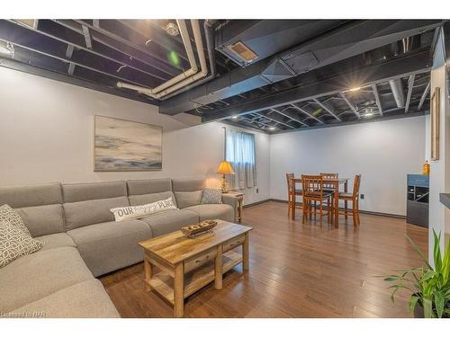 865 Concession Road, Fort Erie, ON - Indoor Photo Showing Living Room