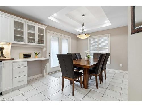 16 Burnham Court, Grimsby, ON - Indoor Photo Showing Dining Room