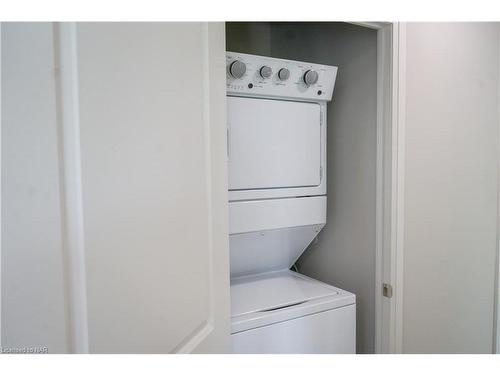 329-50 Herrick Avenue, St. Catharines, ON - Indoor Photo Showing Laundry Room