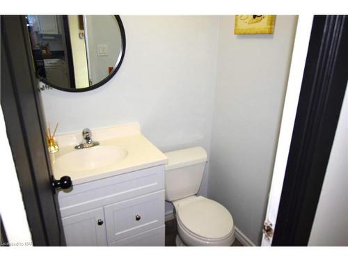 20-3322 Addison Avenue, Niagara Falls, ON - Indoor Photo Showing Bathroom