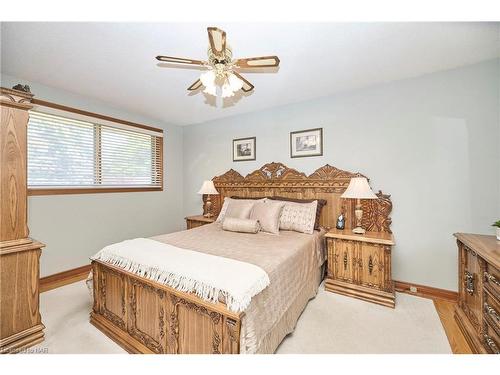 7151 Maywood Street, Niagara Falls, ON - Indoor Photo Showing Bedroom