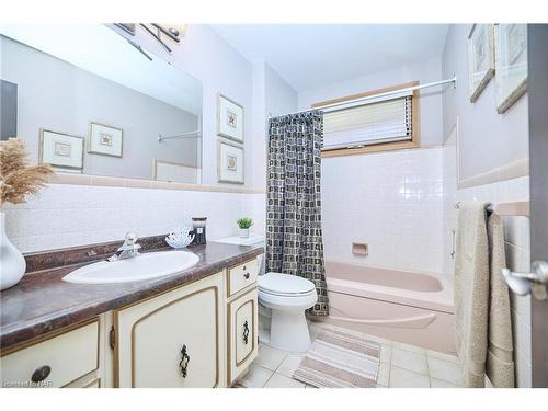 7151 Maywood Street, Niagara Falls, ON - Indoor Photo Showing Bathroom