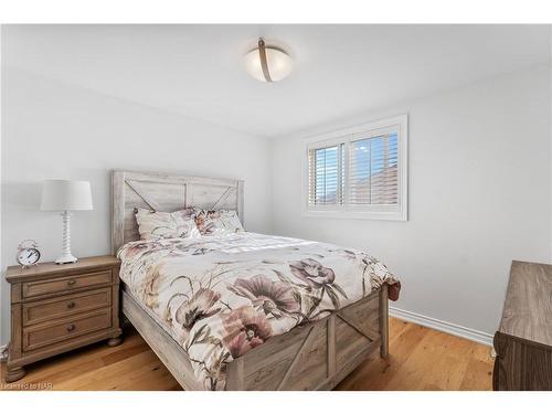 2 Huntington Lane, St. Catharines, ON - Indoor Photo Showing Bedroom