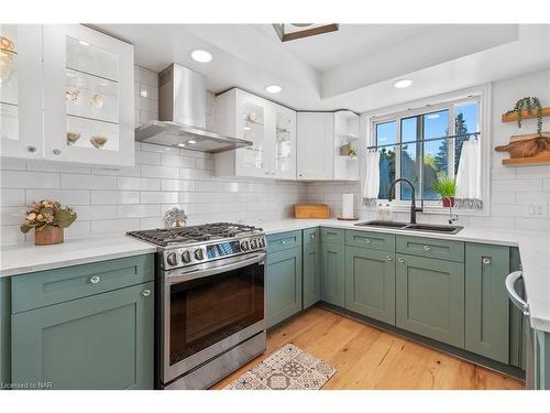 2 Huntington Lane, St. Catharines, ON - Indoor Photo Showing Kitchen With Double Sink With Upgraded Kitchen