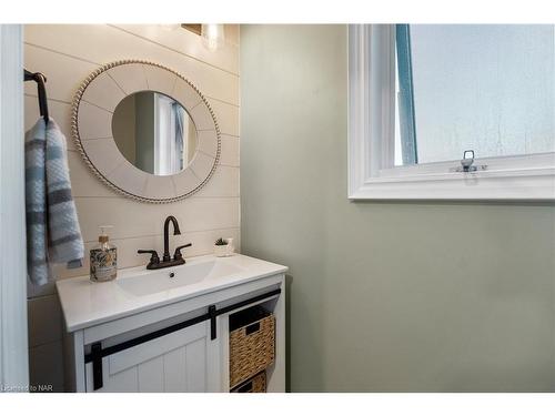 2 Huntington Lane, St. Catharines, ON - Indoor Photo Showing Bathroom