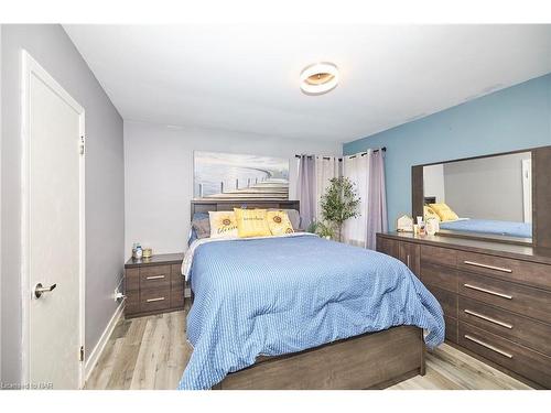 6132 Althea Street, Niagara Falls, ON - Indoor Photo Showing Bedroom