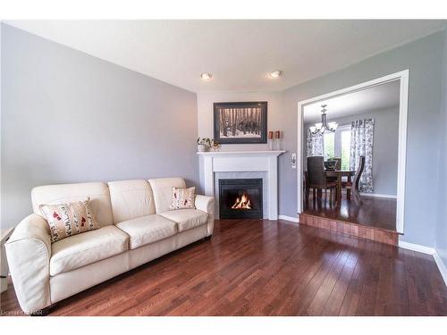 7697 Cortina Crescent, Niagara Falls, ON - Indoor Photo Showing Living Room With Fireplace