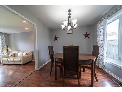 7697 Cortina Crescent, Niagara Falls, ON - Indoor Photo Showing Dining Room