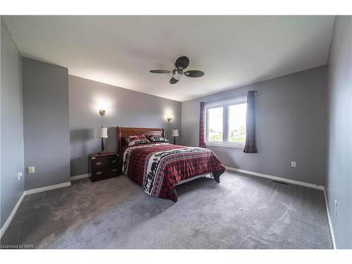 7697 Cortina Crescent, Niagara Falls, ON - Indoor Photo Showing Bedroom