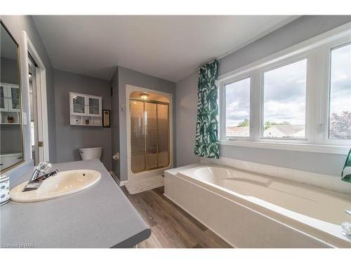 7697 Cortina Crescent, Niagara Falls, ON - Indoor Photo Showing Bathroom