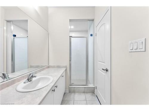 12 Explorer Way, Thorold, ON - Indoor Photo Showing Bathroom