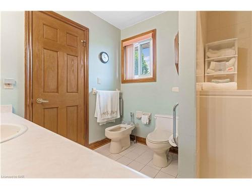 7737 Mount Carmel Boulevard, Niagara Falls, ON - Indoor Photo Showing Bathroom